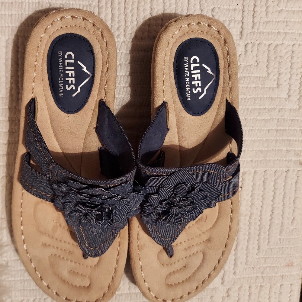 Womens Cliffs By White Mountain Cassia Sandal thong Bluejean Flower Design 8.5 M